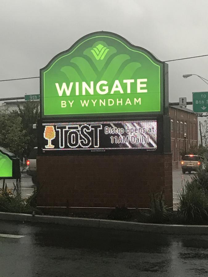 Отель Wingate By Wyndham Altoona Downtown/Medical Center Экстерьер фото